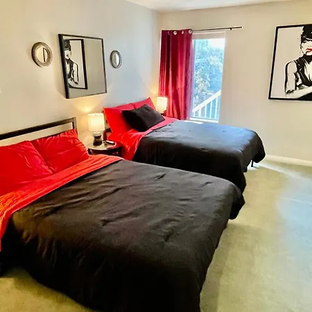 The Hollywood Dream Apartment